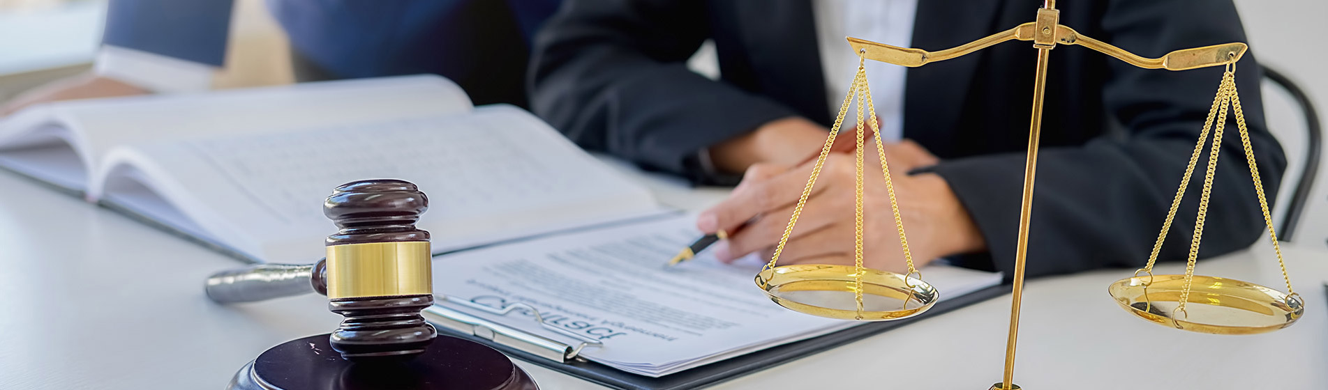 saisie tarif huissier factures impayées Cassis (13260)